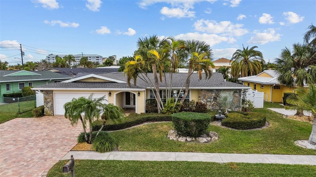 310 PALM ISLAND SE CLEARWATER, FL 33767