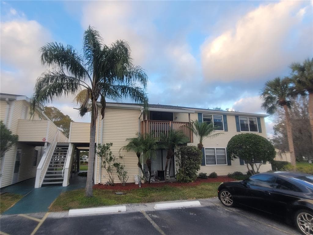 125 CAMPHOR CIRCLE UNIT D OLDSMAR, FL 34677