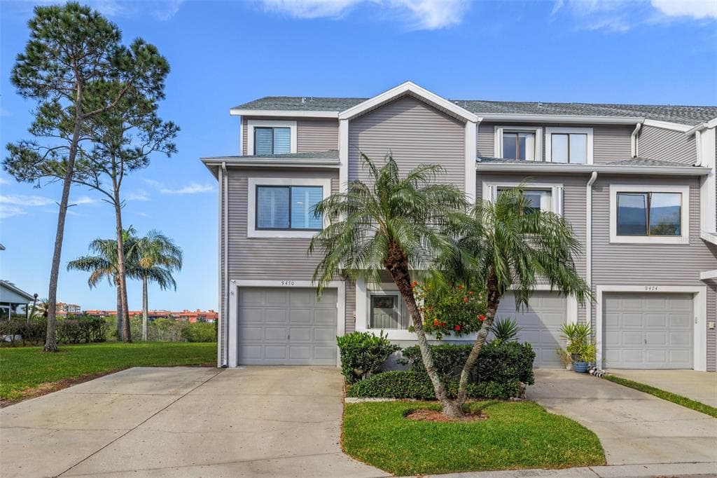 9470 TARA CAY COURT UNIT 1 SEMINOLE, FL 33776
