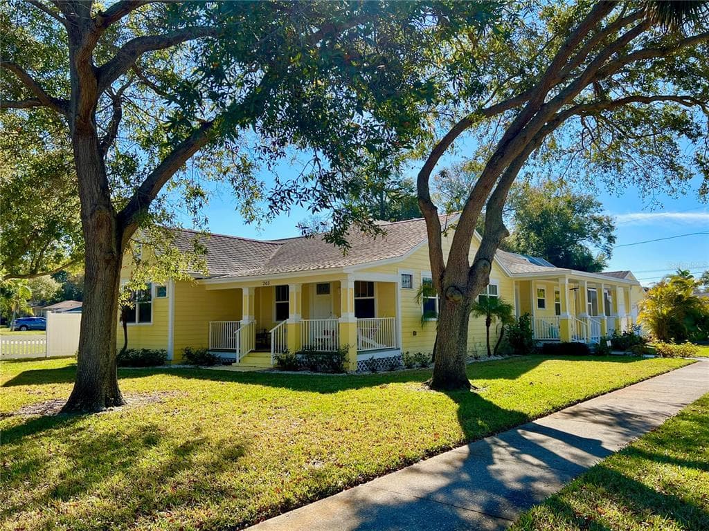 203 GROVE CIRCLE S DUNEDIN, FL 34698