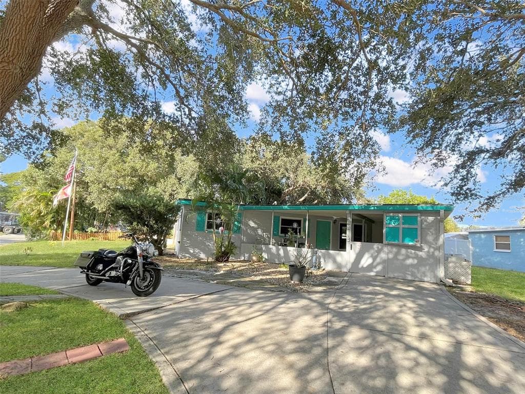 8391 95TH AVENUE SEMINOLE, FL 33777