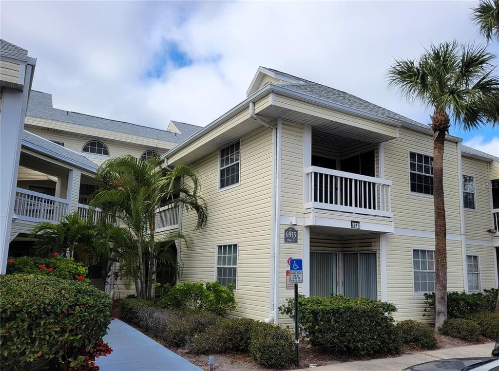 6915 STONES THROW CIR N UNIT 3107 ST PETERSBURG, FL 33710