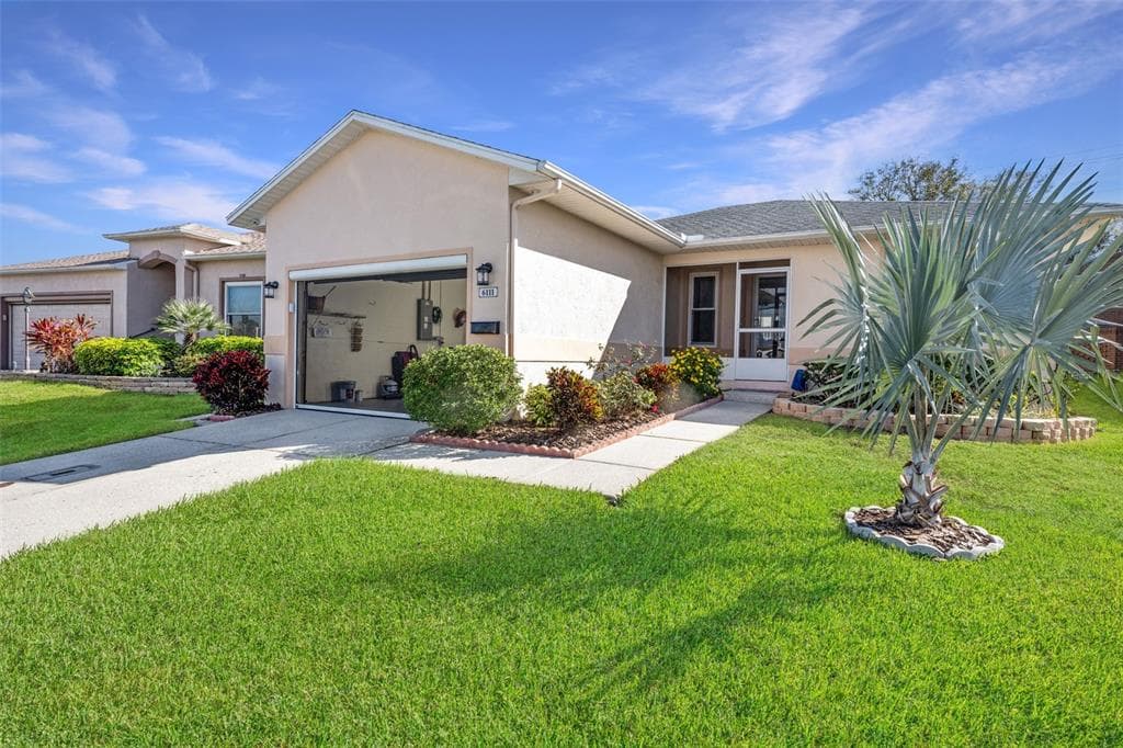 6111 SILVER LAKES DRIVE E LAKELAND, FL 33810