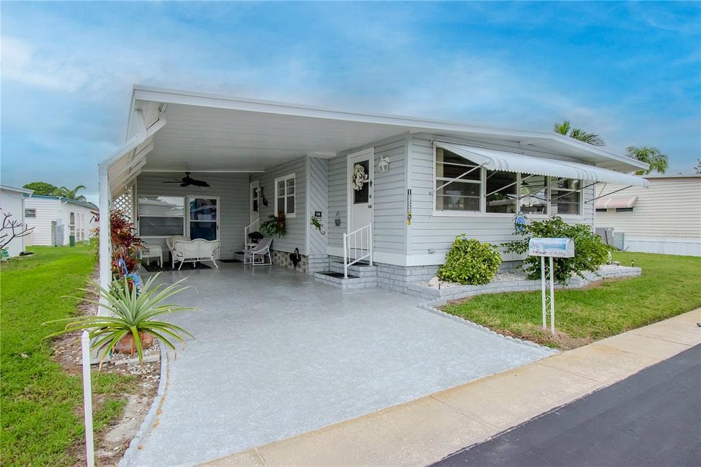 10520 TAHITIAN LANE UNIT 114 LARGO, FL 33773