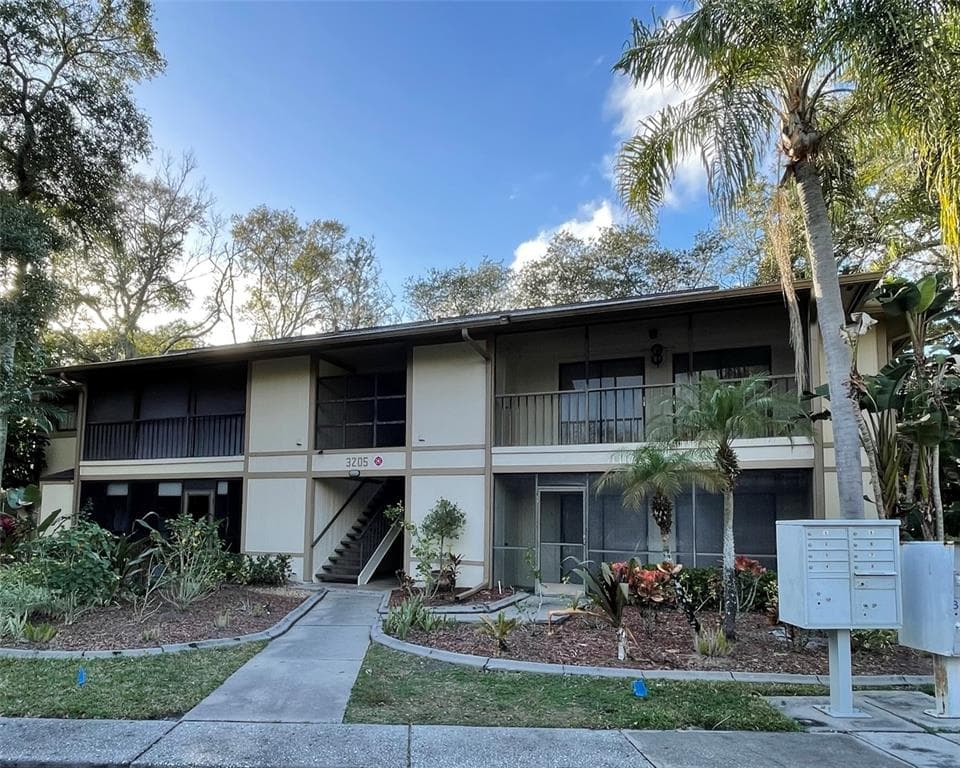 3205 FOX CHASE CIRCLE N UNIT 103 PALM HARBOR, FL 34683