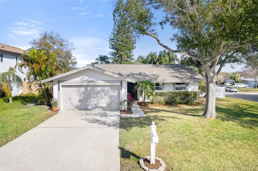2100 GULL LANE SAFETY HARBOR, FL 34695