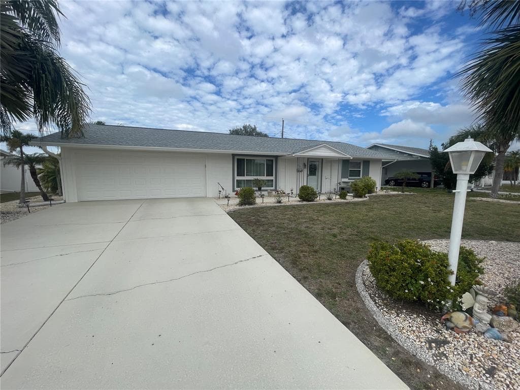 717 BEL AIR AVENUE SUN CITY CENTER, FL 33573