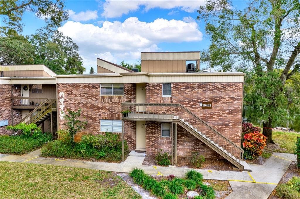 10443 CARROLLBROOK CIRCLE UNIT 224 TAMPA, FL 33618