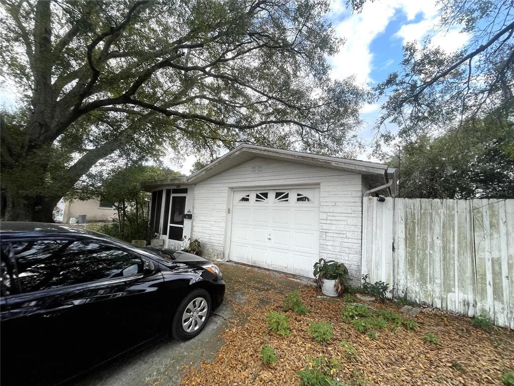 5752 EMBAY AVENUE NEW PORT RICHEY, FL 34652