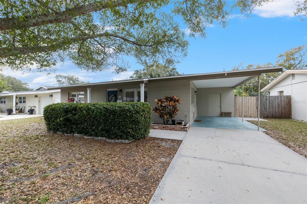 124 44TH AVENUE NE ST PETERSBURG, FL 33703