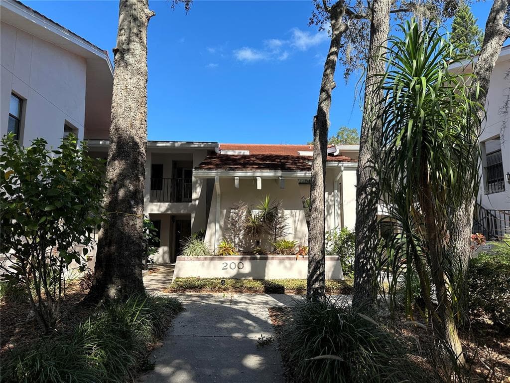 300 S FLORIDA AVENUE UNIT 200 B TARPON SPRINGS, FL 34689