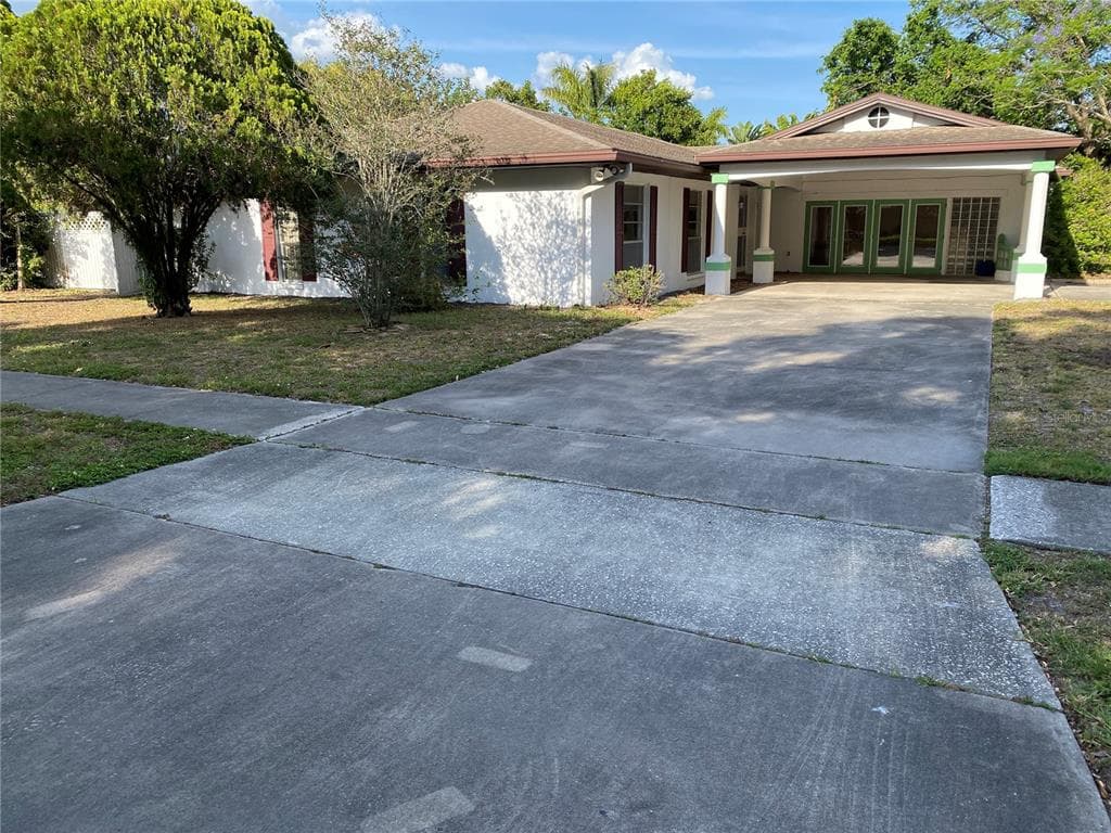 1996 ARVIS CIRCLE E CLEARWATER, FL 33764
