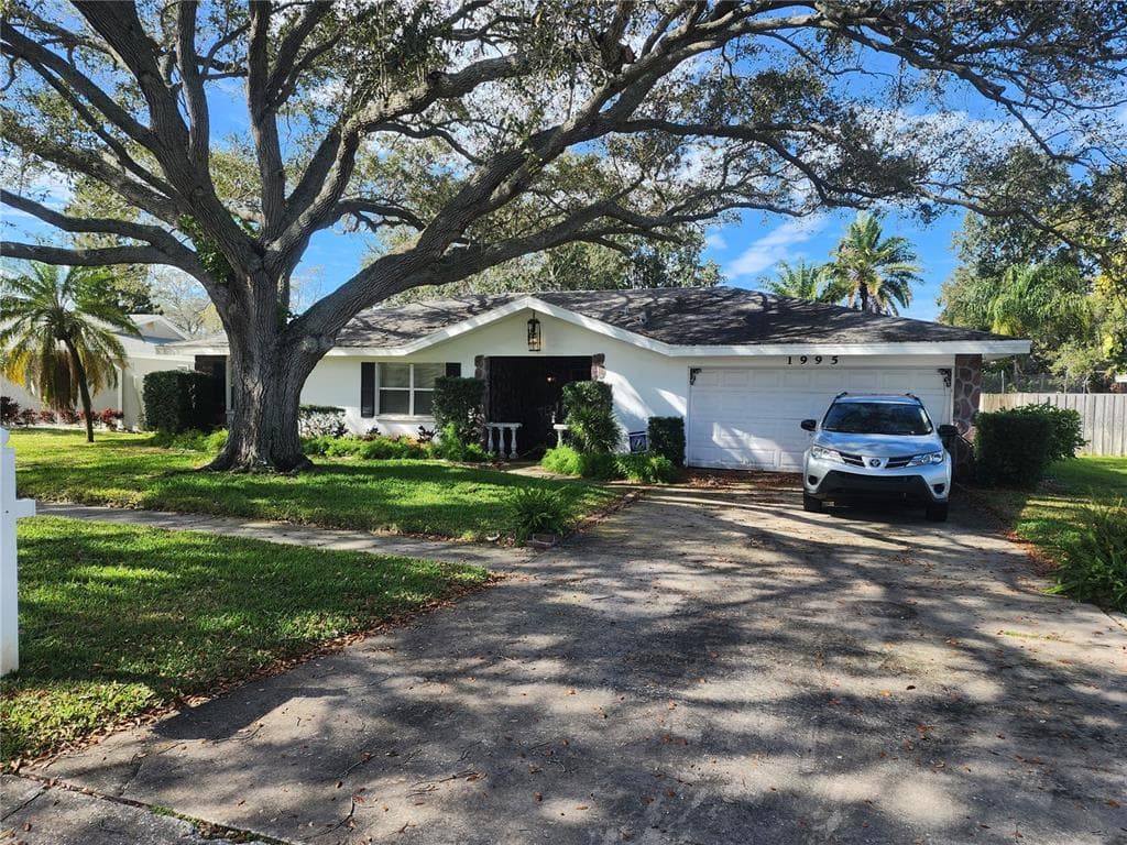 1995 ARVIS CIRCLE E CLEARWATER, FL 33764
