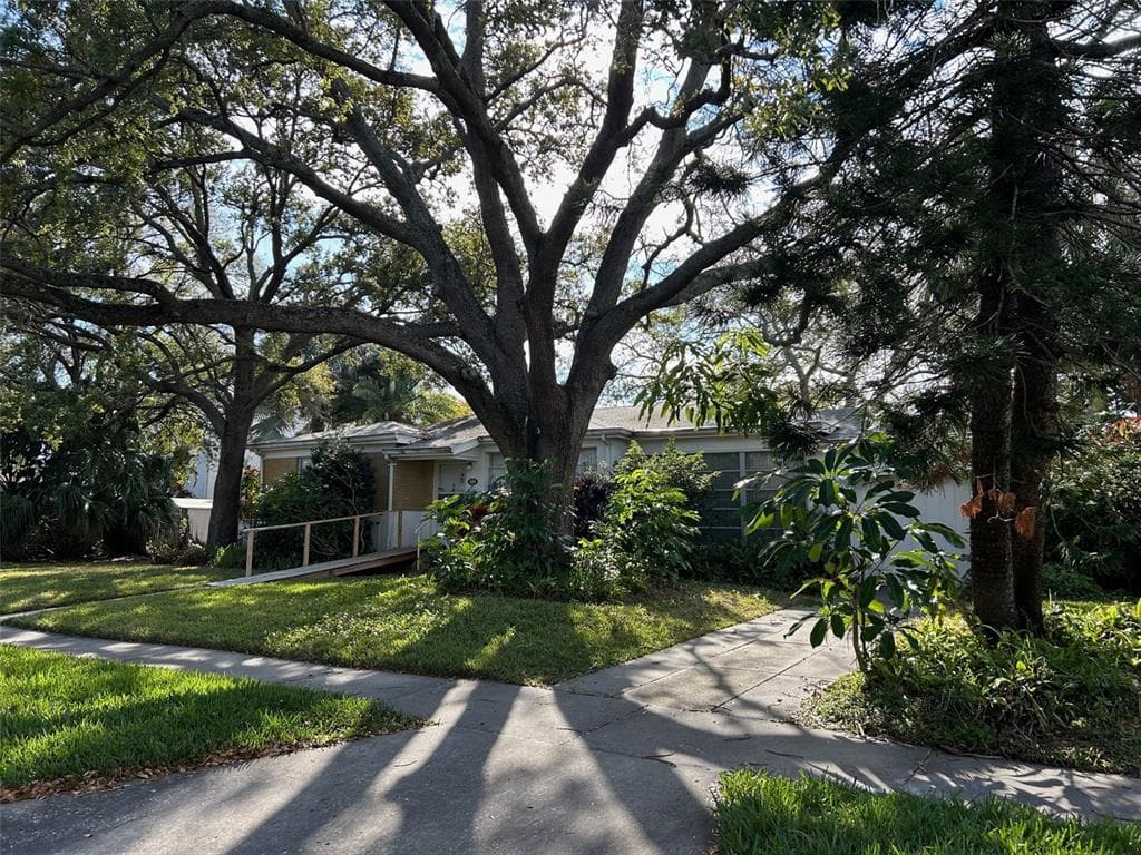206 CHIPPEWA AVENUE TAMPA, FL 33606