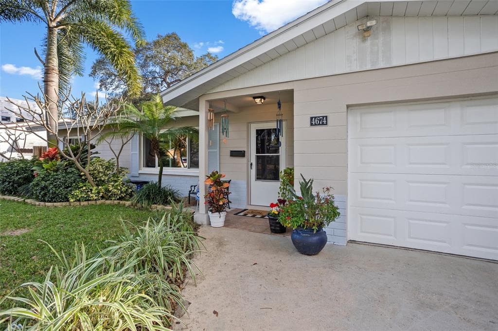 4674 35TH AVENUE N ST PETERSBURG, FL 33713
