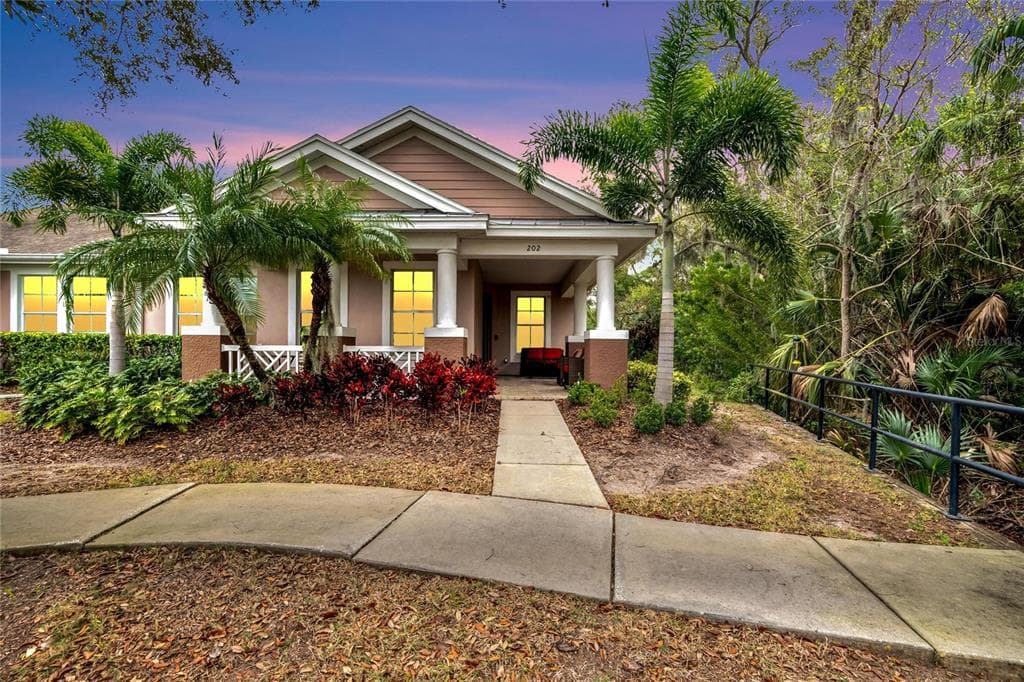 202 LATITUDE PLACE APOLLO BEACH, FL 33572