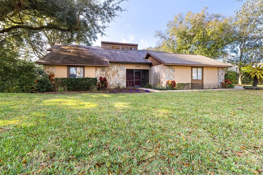 806 WARREN ROAD