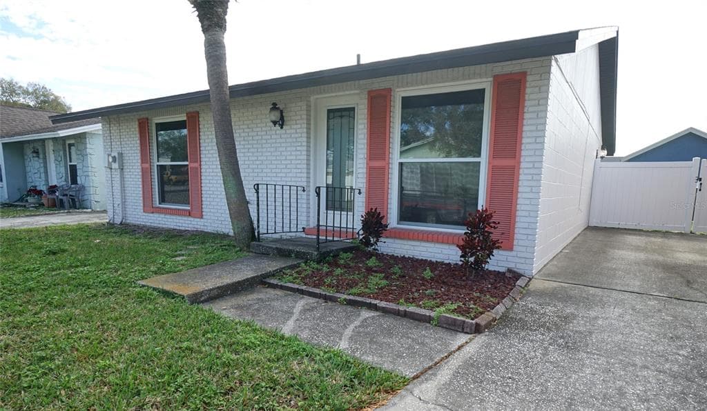 8406 CATALINA DRIVE TAMPA, FL 33615