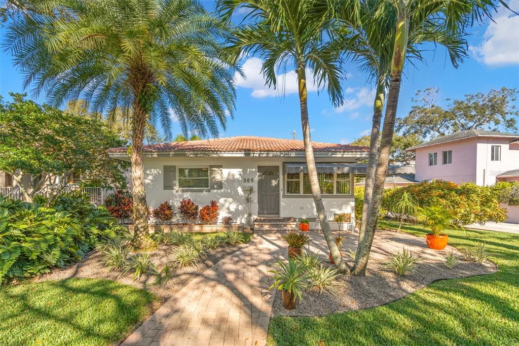 305 25TH AVENUE NE ST PETERSBURG, FL 33704