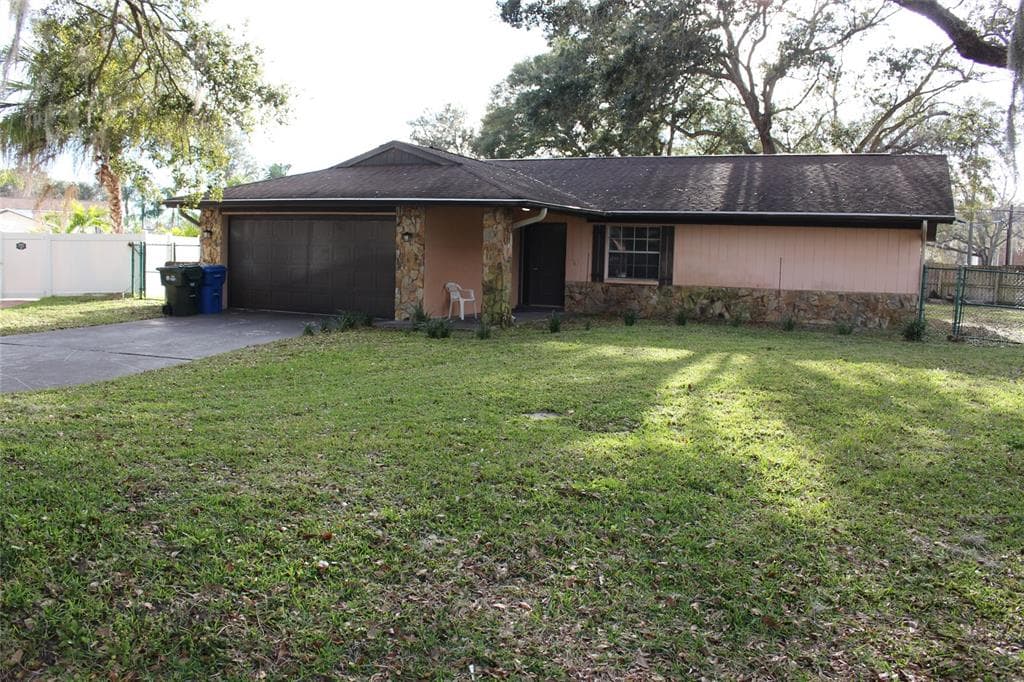 1207 WINDWARD COURT LARGO, FL 33770