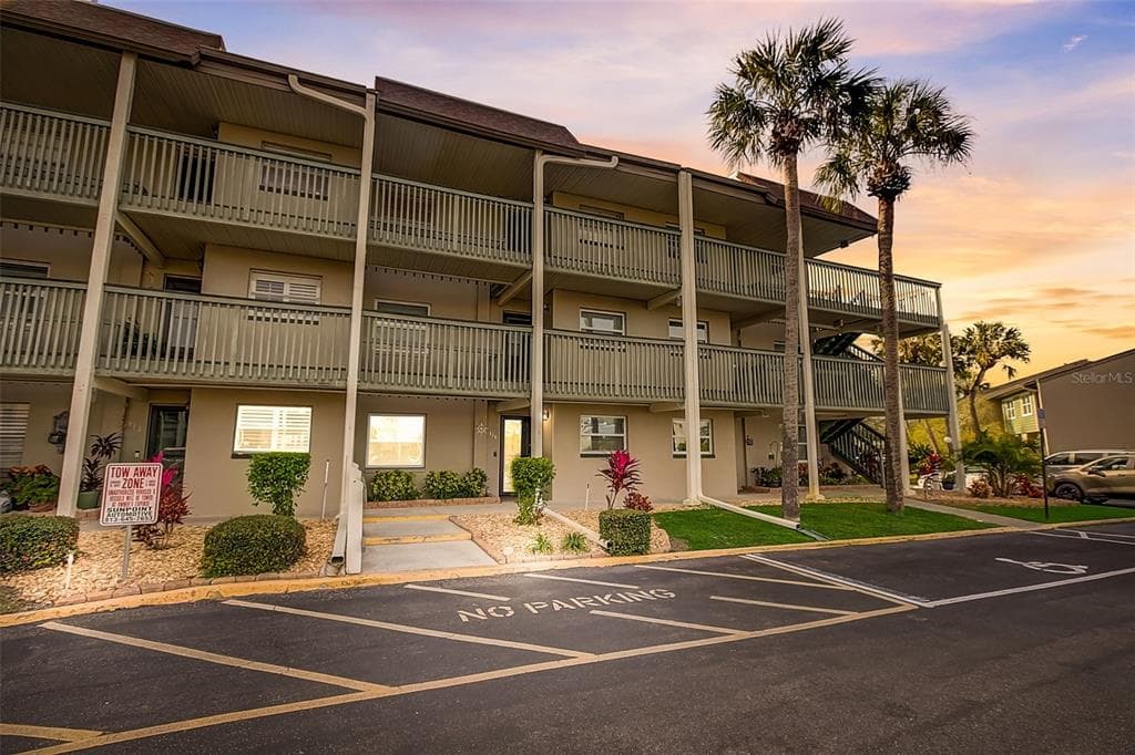 1028 APOLLO BEACH BOULEVARD UNIT 114 APOLLO BEACH, FL 33572