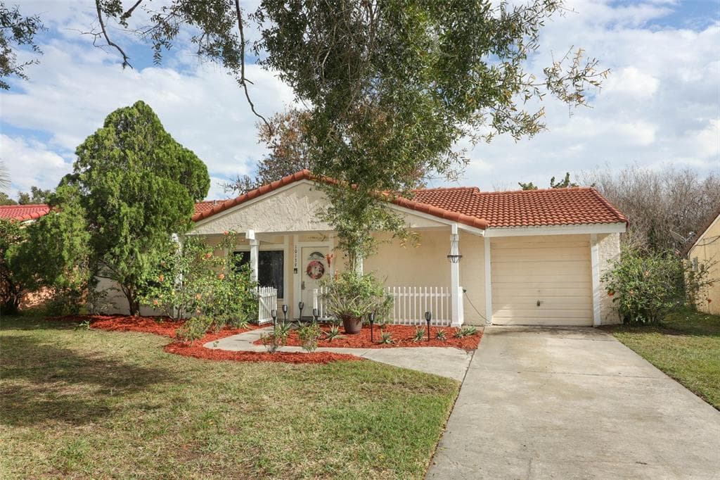 10139 BLUFF COURT