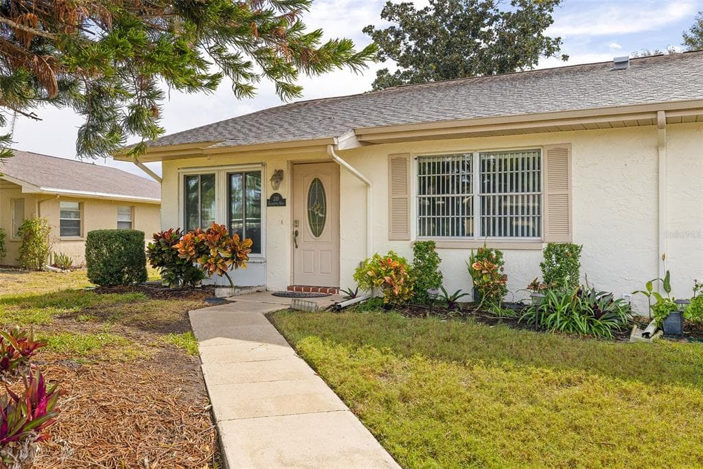 310 GLOUCESTER BOULEVARD UNIT 10 SUN CITY CENTER, FL 33573