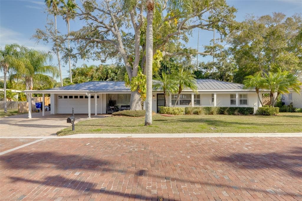 1583 SANTA BARBARA DRIVE DUNEDIN, FL 34698
