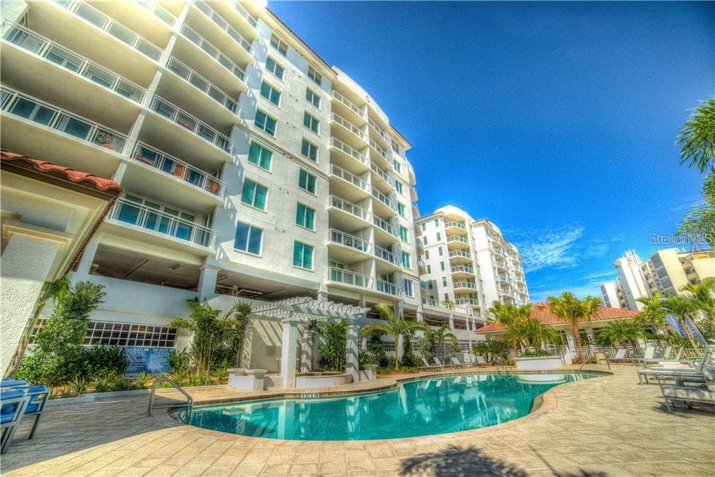 1325 SNELL ISLE BOULEVARD NE UNIT 909 ST PETERSBURG, FL 33704