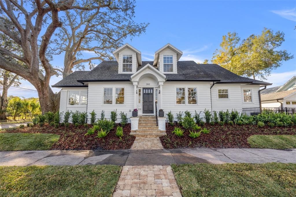 202 15TH AVENUE N ST PETERSBURG, FL 33704