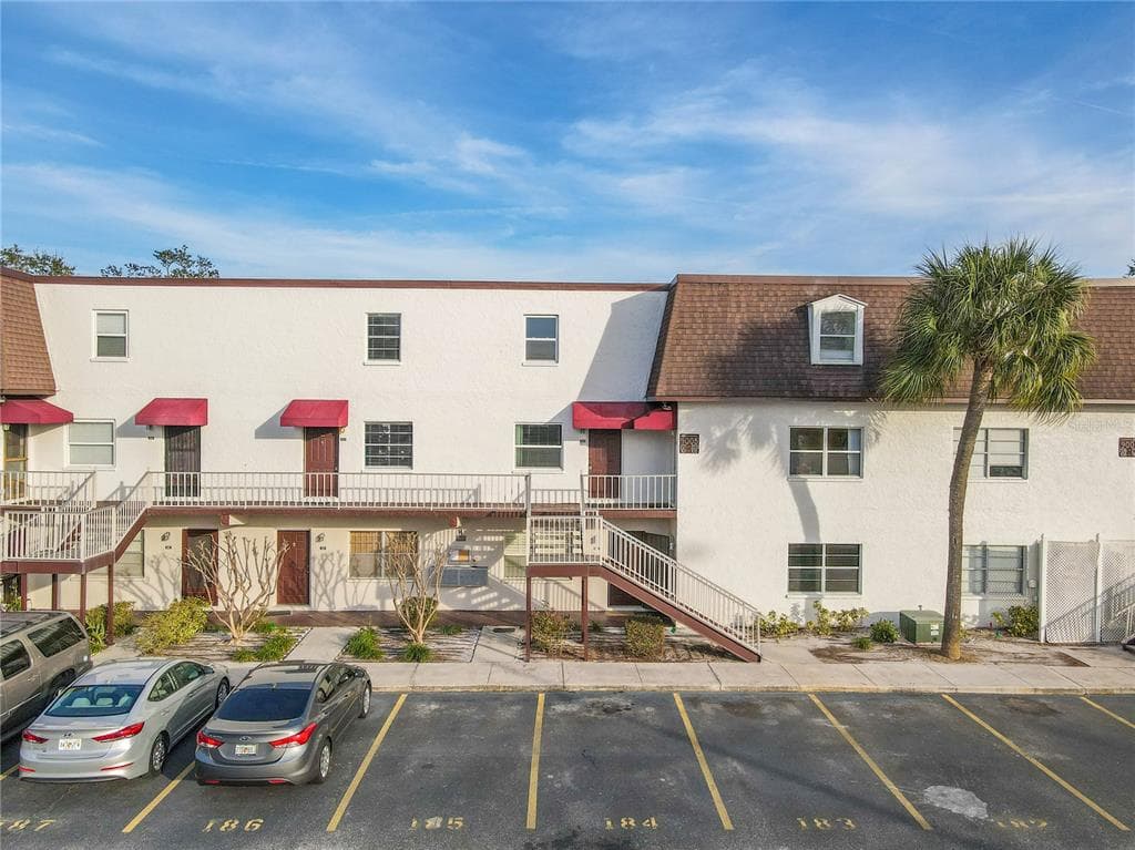 9005 TUDOR DRIVE UNIT H204 TAMPA, FL 33615