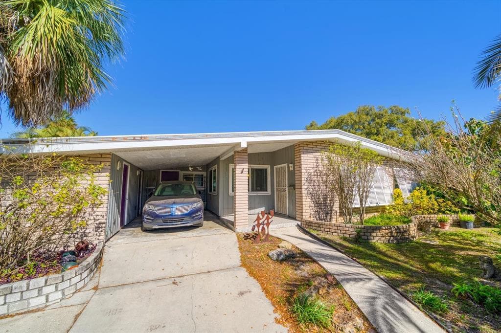 1110 FARRAGUT DRIVE N ST PETERSBURG, FL 33710