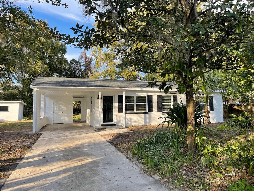 1702 E LINDA STREET PLANT CITY, FL 33563