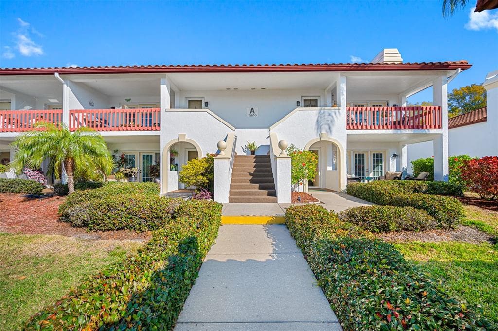 10650 VILLAGE DRIVE UNIT 104A SEMINOLE, FL 33772