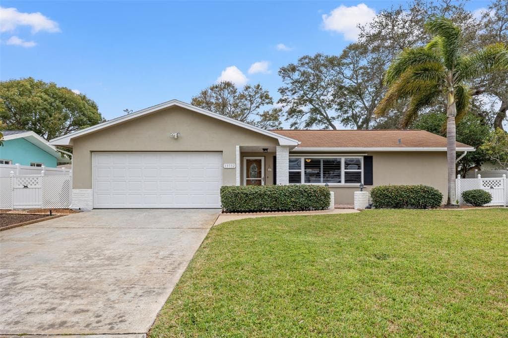 13732 TRINIDAD DRIVE SEMINOLE, FL 33776