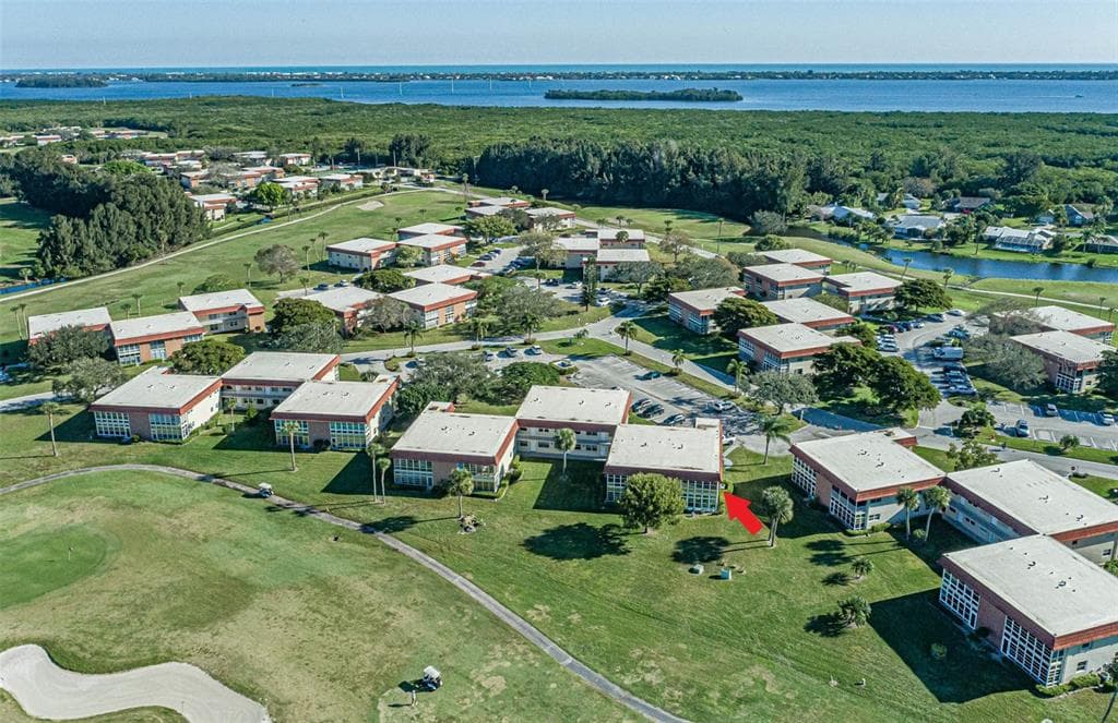 38 PINE ARBOR LANE UNIT 207 VERO BEACH, FL 32962