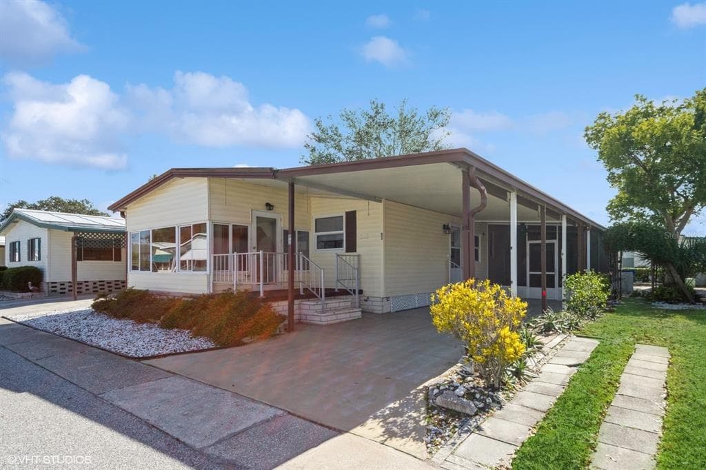 93 PELICAN DRIVE N OLDSMAR, FL 34677