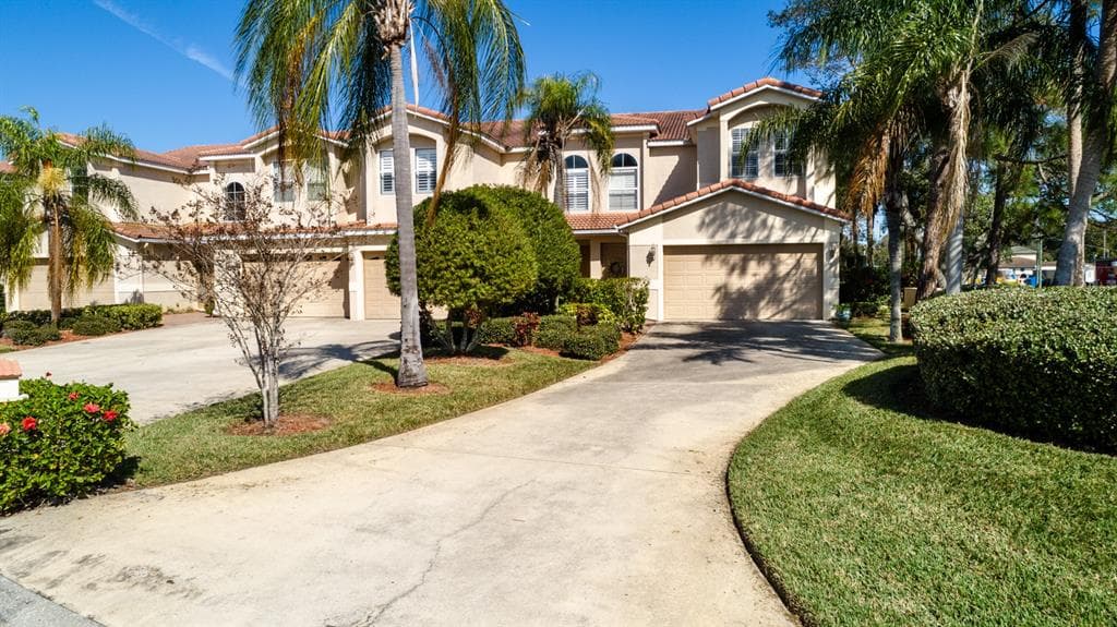 10403 LA MIRAGE COURT TAMPA, FL 33615