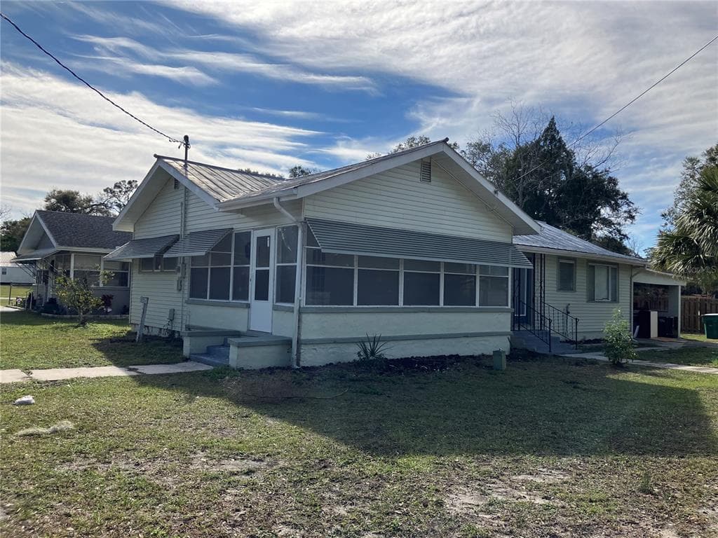 725 N WARFIELD AVENUE WILDWOOD, FL 34785