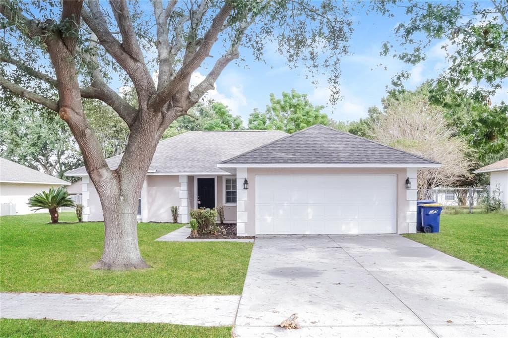 110 MEADOW GLEN COURT MINNEOLA, FL 34715