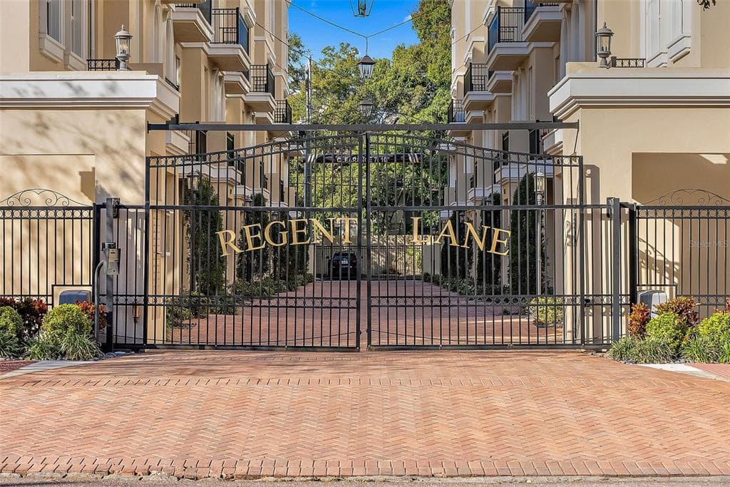 418 REGENT LANE ST PETERSBURG, FL 33701