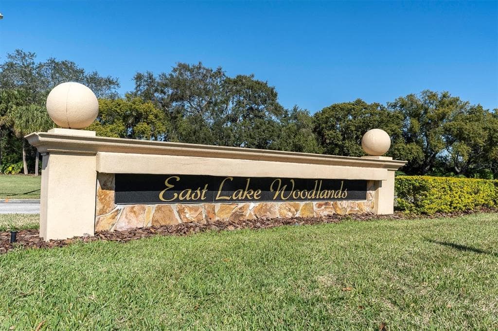 110 LAKEVIEW PLACE OLDSMAR, FL 34677