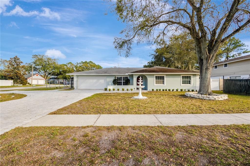 1300 FOGGY RIDGE PARKWAY LUTZ, FL 33559