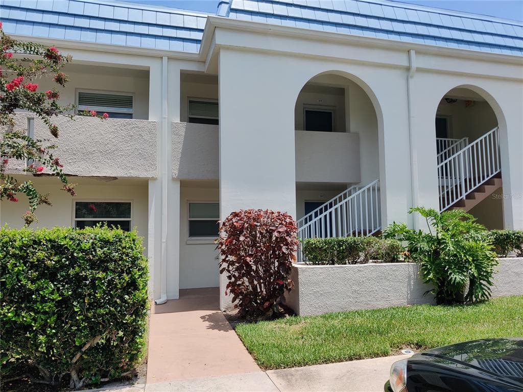1975 W BAY DRIVE UNIT 307 LARGO, FL 33770