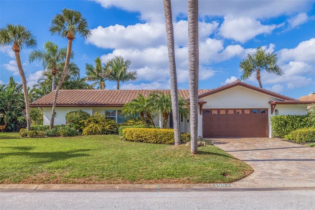 1963 KANSAS AVENUE NE ST PETERSBURG, FL 33703
