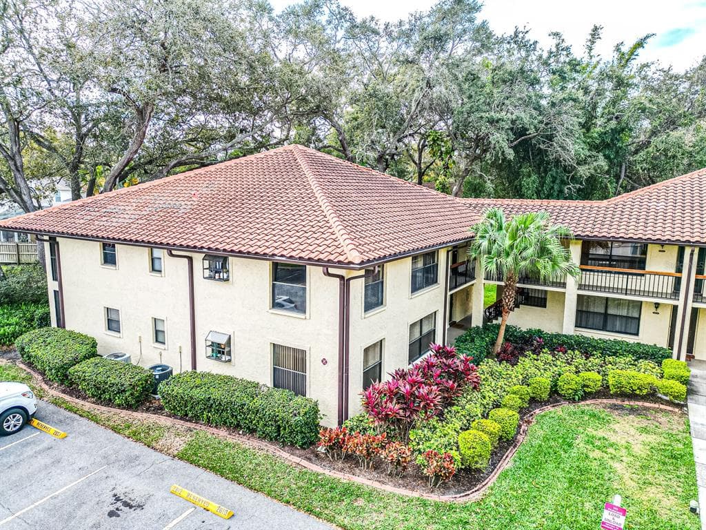2801 HAMMOCK COURT UNIT 2801 CLEARWATER, FL 33761