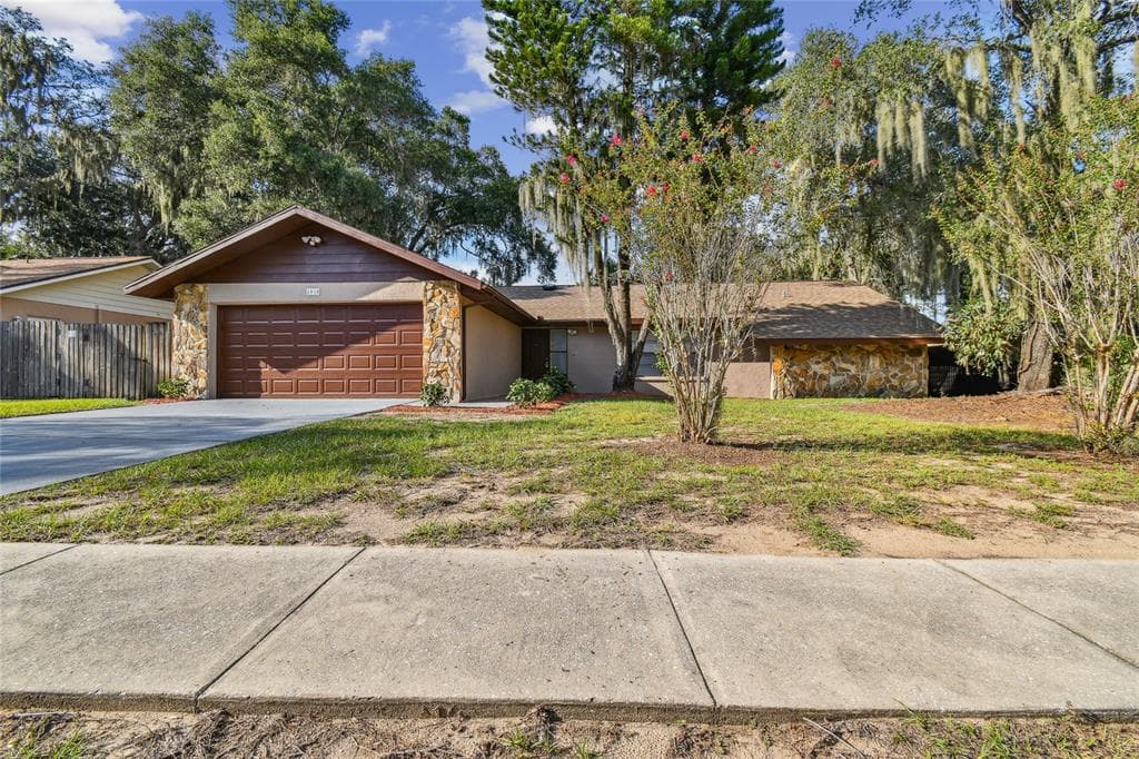 1010 RIFLECREST AVENUE VALRICO, FL 33594