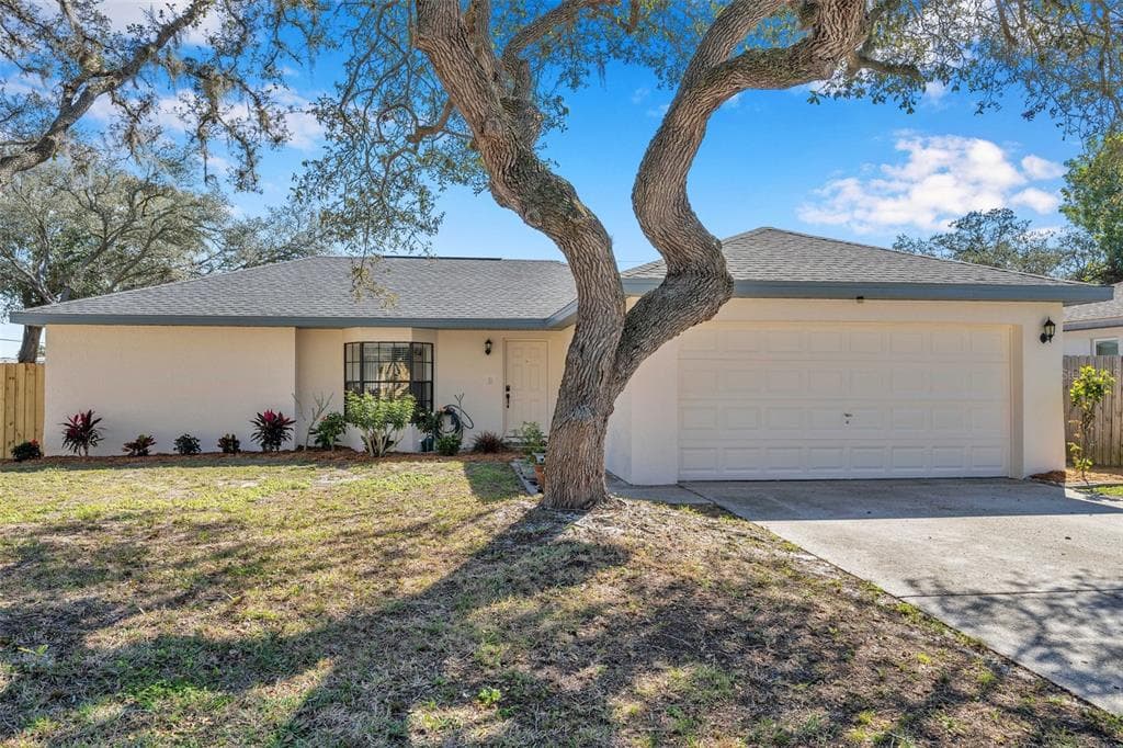 3304 BRIARWOOD CIRCLE SAFETY HARBOR, FL 34695