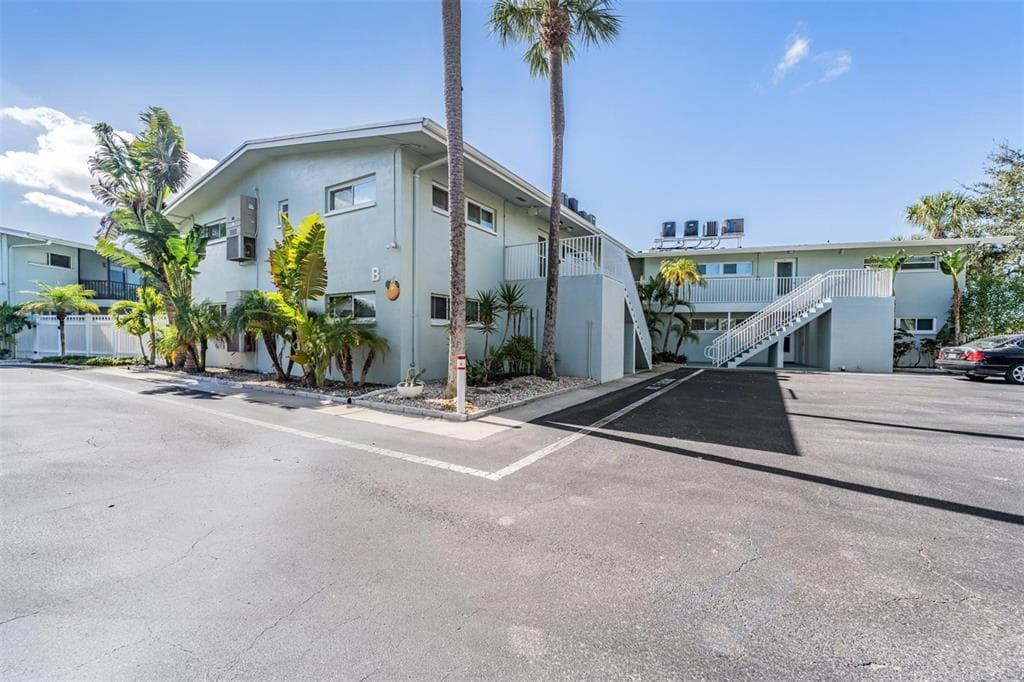 2570 GARY CIRCLE UNIT 2 DUNEDIN, FL 34698