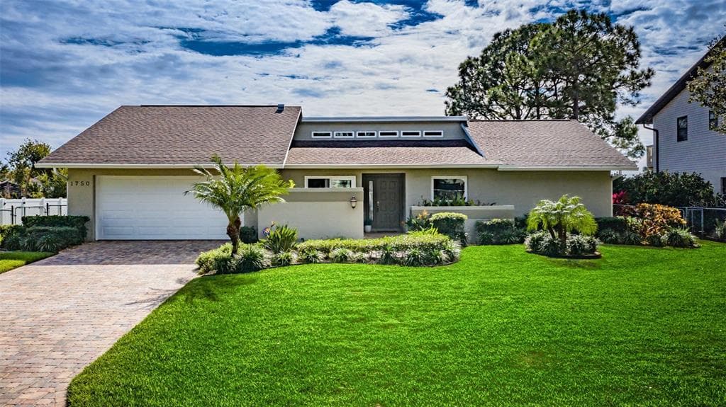1750 74TH CIRCLE NE ST PETERSBURG, FL 33702